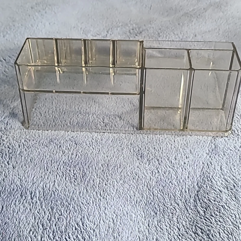 16 compartment acrylic organizer